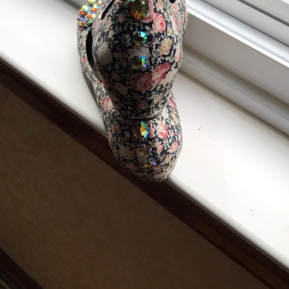 Poetic License Floral Wedges - Picture 5 of 6